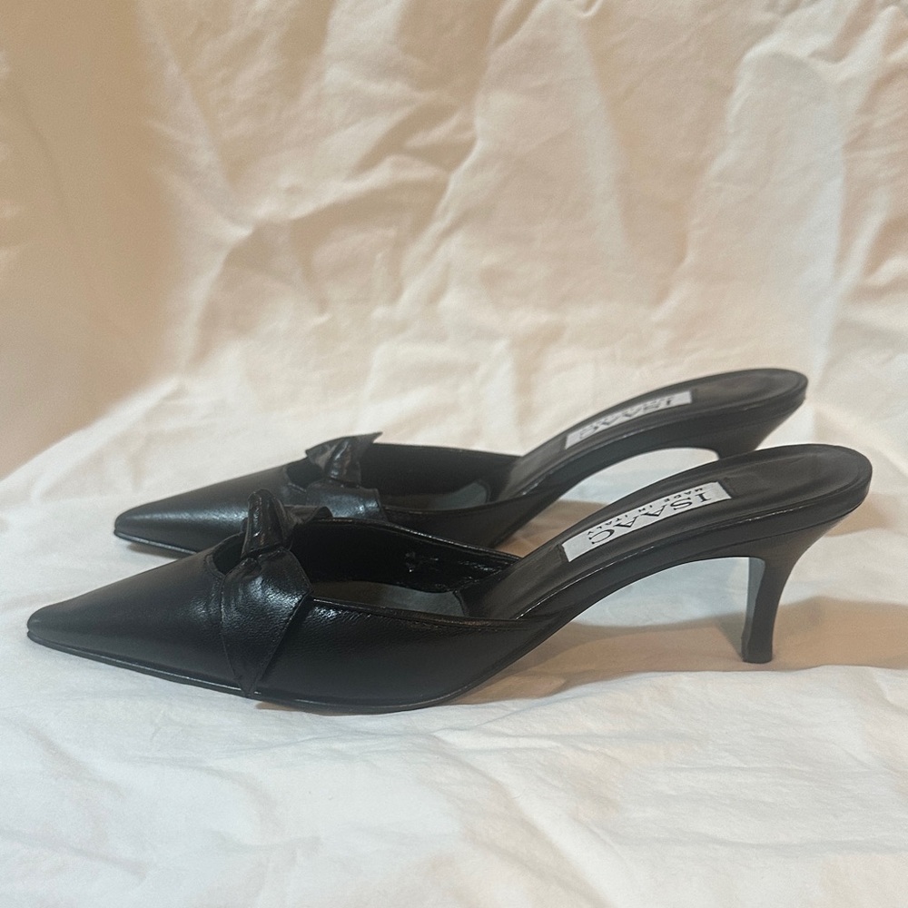 Isaac Mizrahi Black Pointed-Toe Kitten Heels with Bow detail Made in Italy - Picture 2 of 9